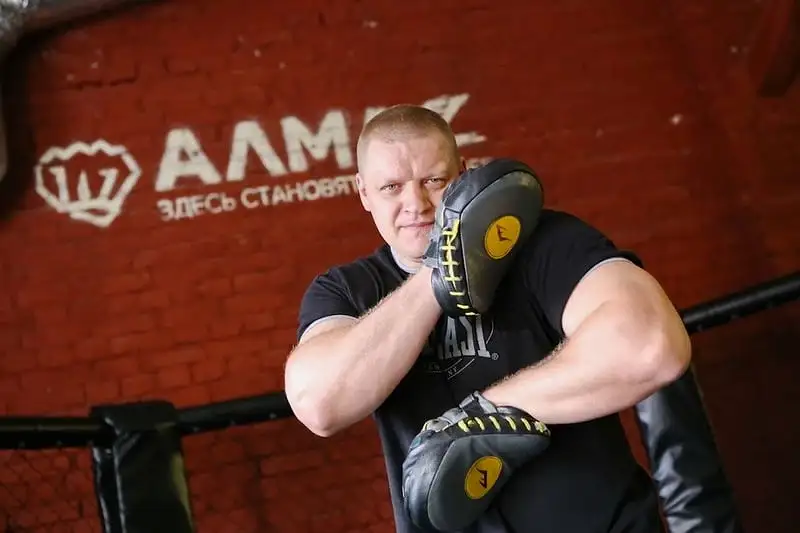 Тренер по боксу Виталий Дубовец - мастер спорта.